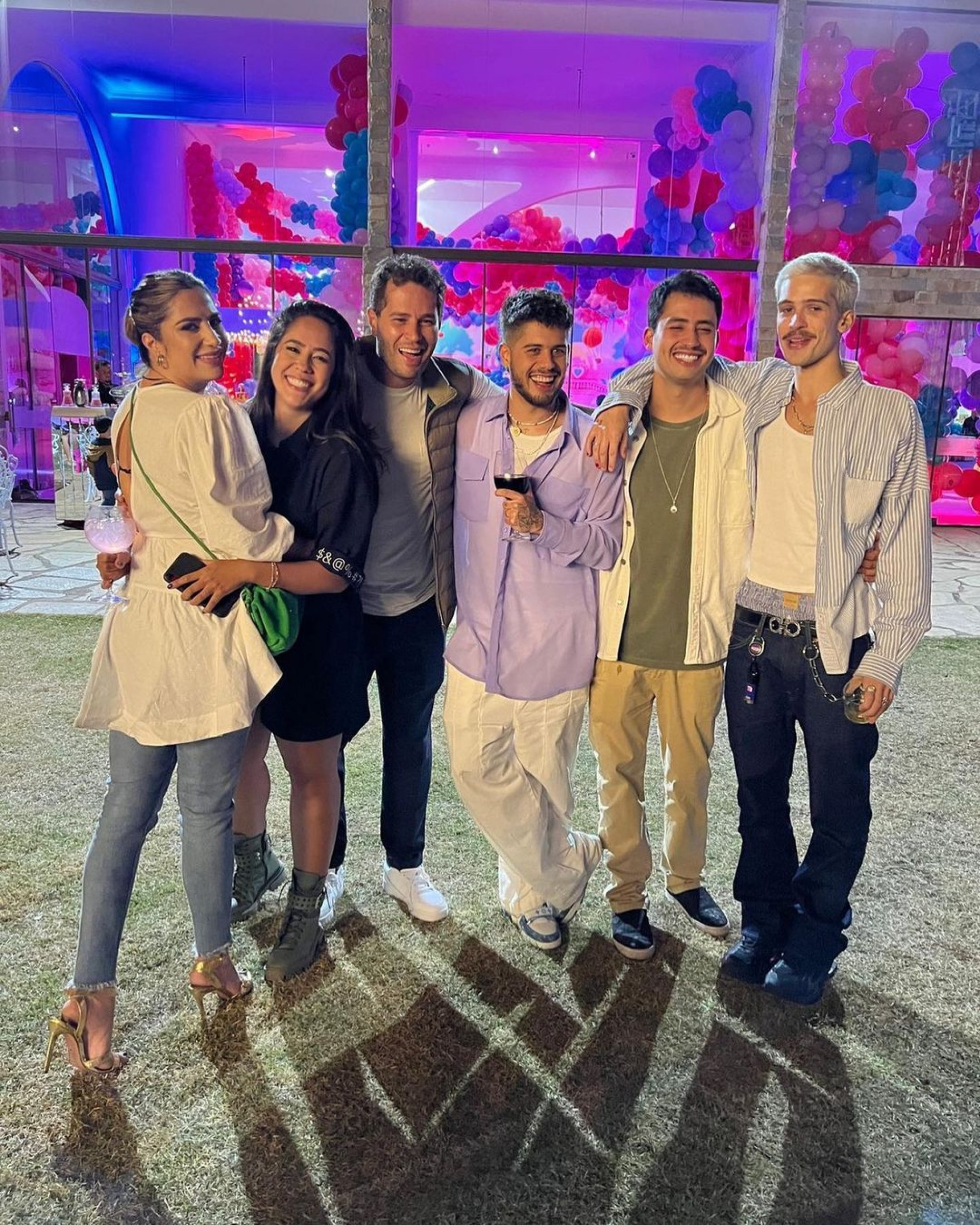 Os filhos de Leonardo: Jéssica Costa, Monyque Isabella, Pedro Leonardo, Zé Felipe, Matheus Vargas e João Guilherme - Reprodução/Instagram