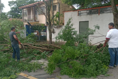 Chuva provoca transtornos e deixa família desalojada em Itatiaia