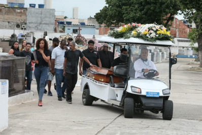 'Ela não teve defesa', desabafa irmão de mulher morta a tiros em Nova Iguaçu