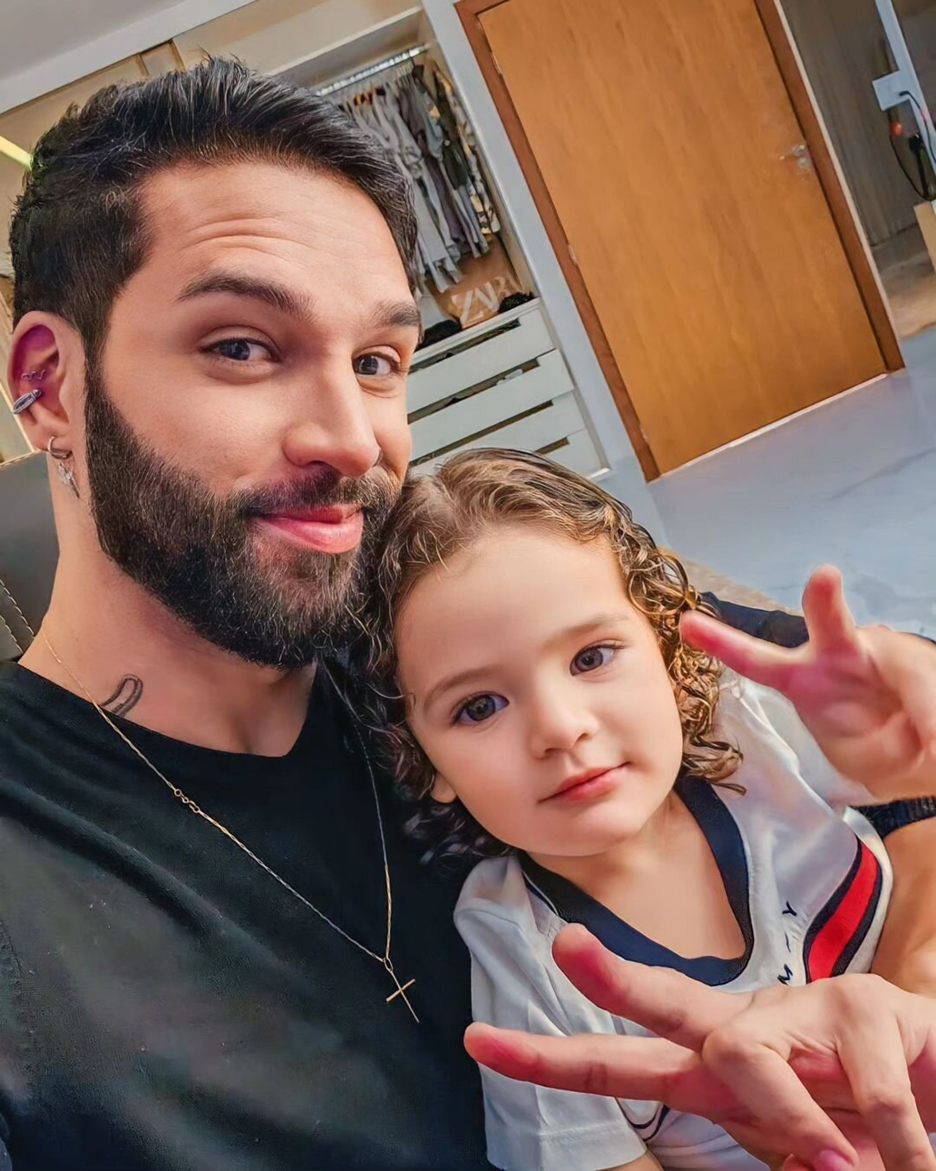 Lucas Lira e o filho  - Reprodução / Instagram