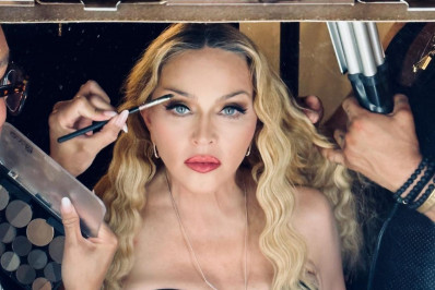 Madonna estreia turnê recheada de hits após adiar shows por internação