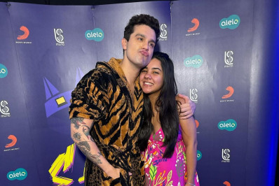 Luan Santana é tietado por namorada de João Gomes nos bastidores de show