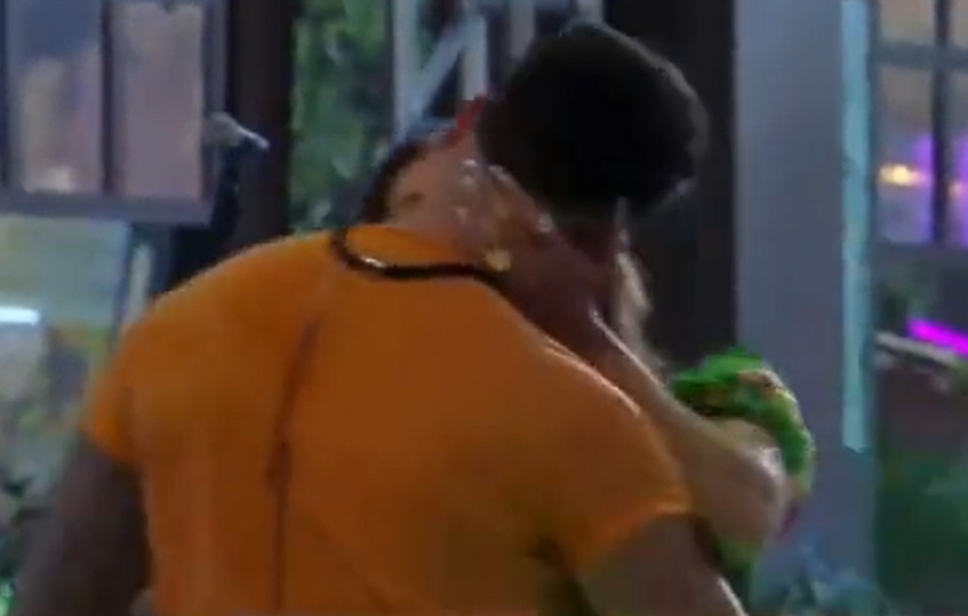 Jaquelline e Lucas se beijam - Reprodução de vídeo