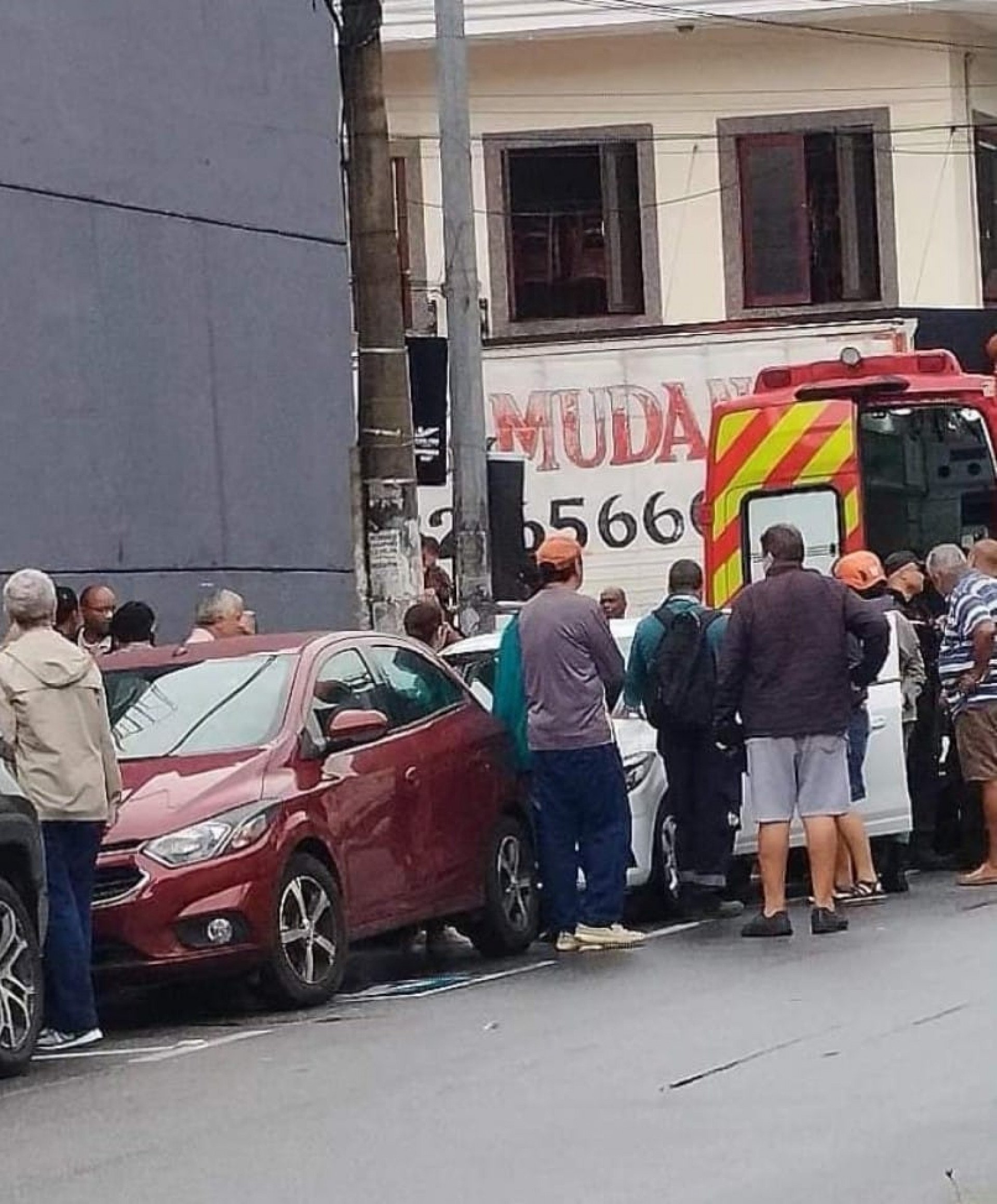 O corpo  de outro idoso estava dentro do carro no centro da cidade - Divulgação/Produção Rede Social