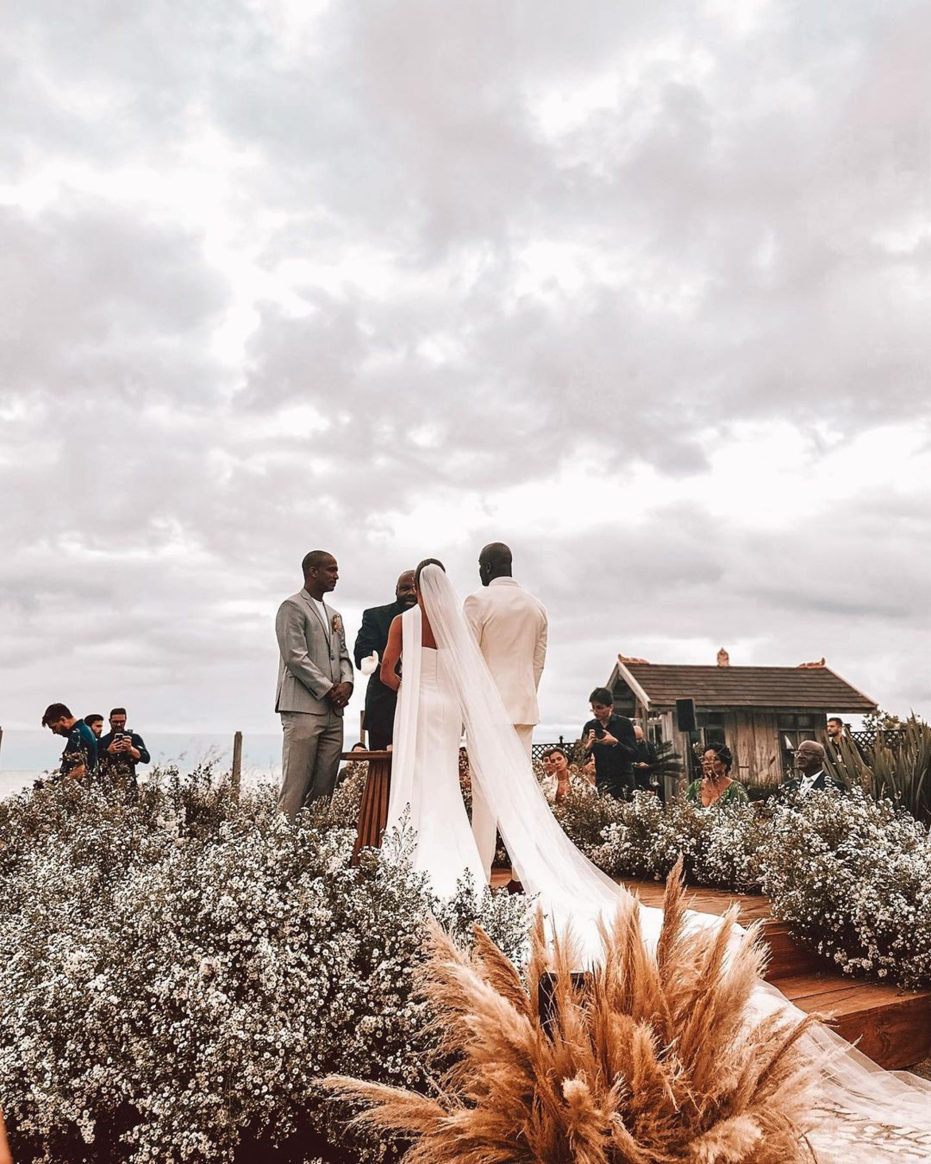 Rafael Zulu e Aline Becker se casam em cerimônia na praia, em Balneário Camboriú - Reprodução/Instagram