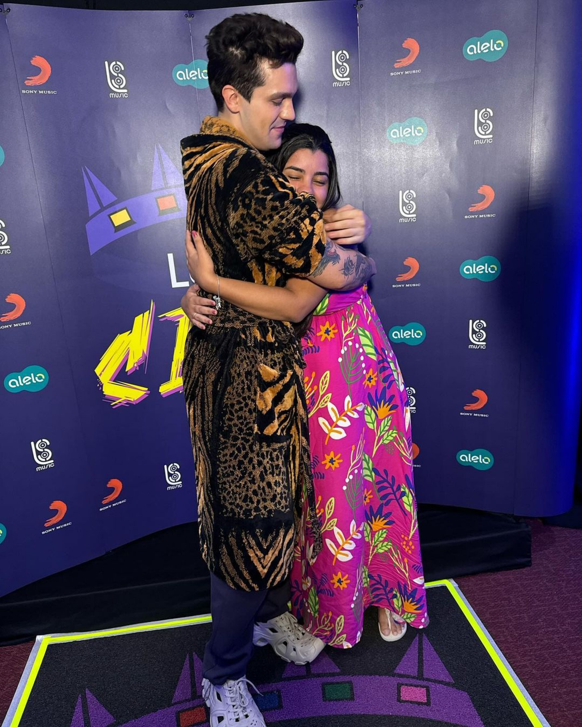 Luan Santana posou ao lado de Ary Mirelle, namorada de João Gomes - Reprodução/Instagram