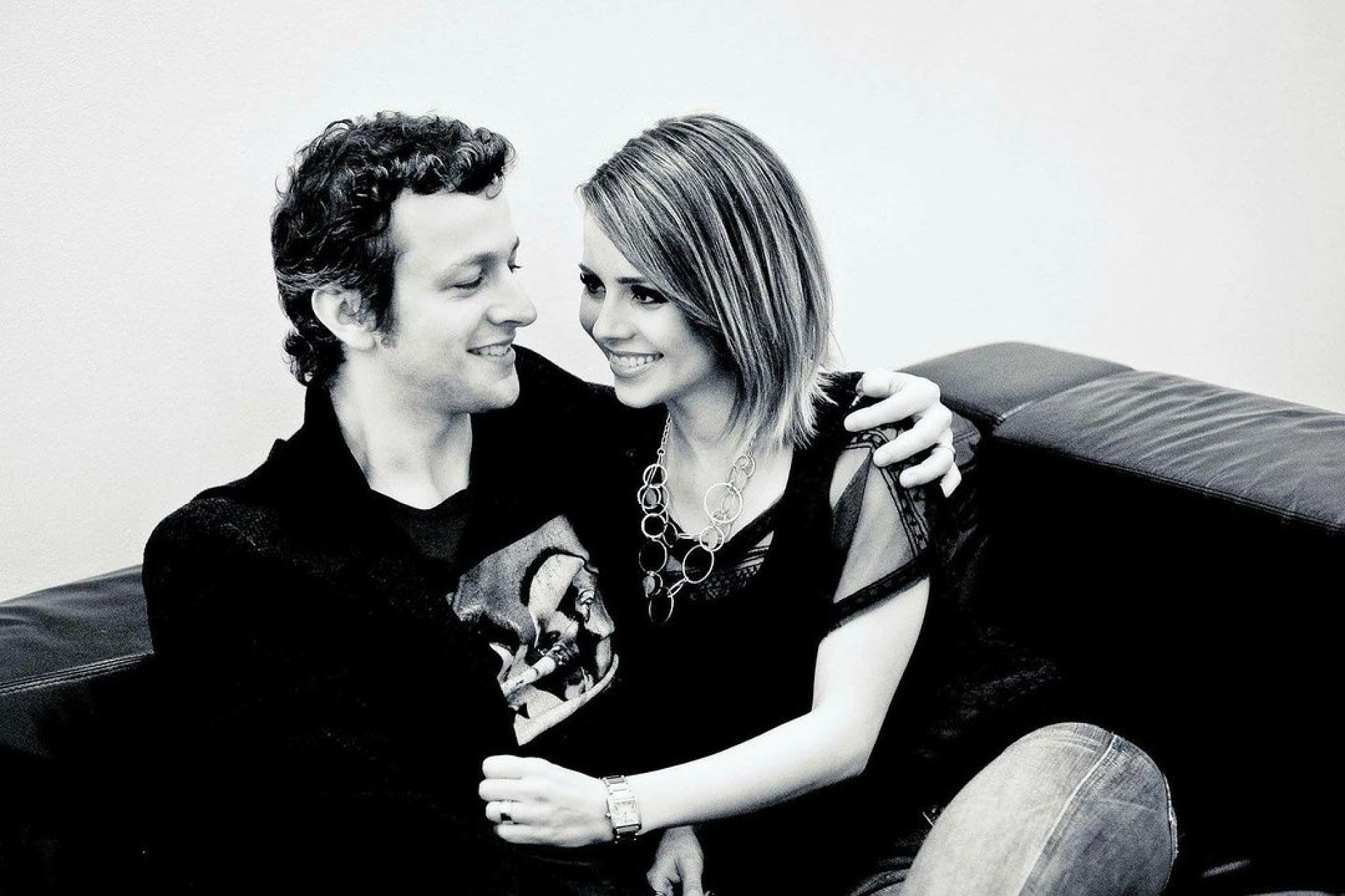 Lucas Lima, ex-marido de Sandy, também deixou seu comentário, e publicou uma sequência de emojis de carinhas com coração - Reprodução / Instagram