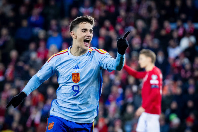 Espanha vence Noruega e se classifica para a Eurocopa