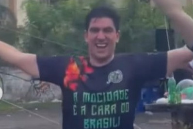 Marcelo Adnet celebra vitória na disputa de samba na Mocidade