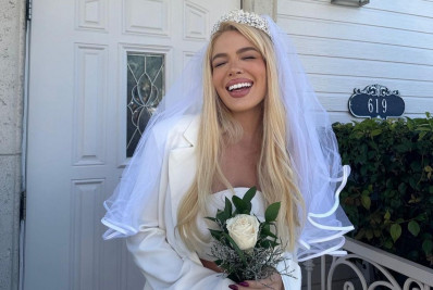 Karoline Lima se veste de noiva em Las Vegas e diz: 'Casei comigo mesma!'