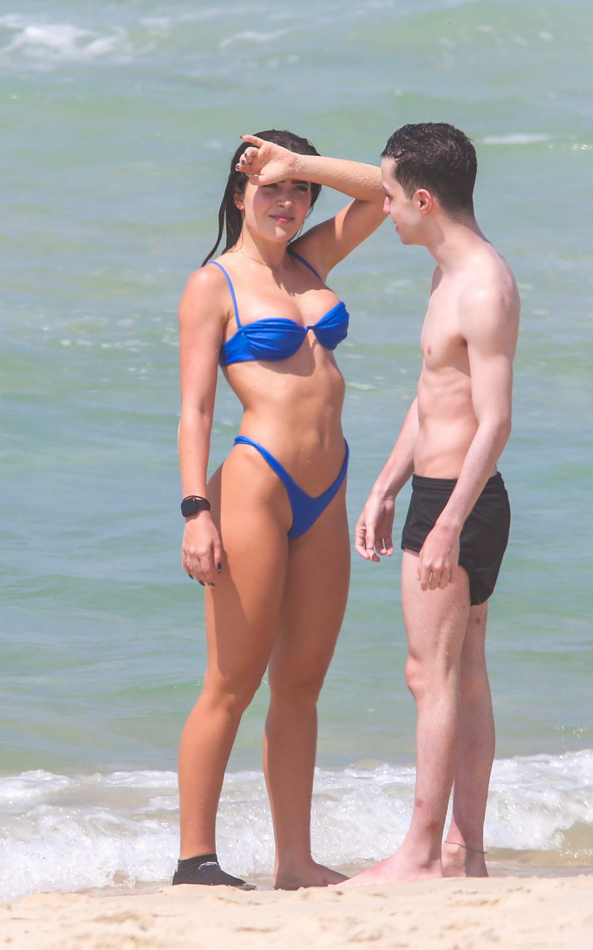 Jade Picon curte a Praia da Barra da Tijuca, na Zona Oeste do Rio, nesta segunda-feira