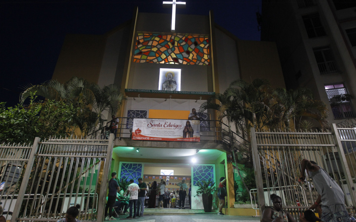 Missa em homenagem ao dia de Santa Edwiges, nesta segunda-feira (16).