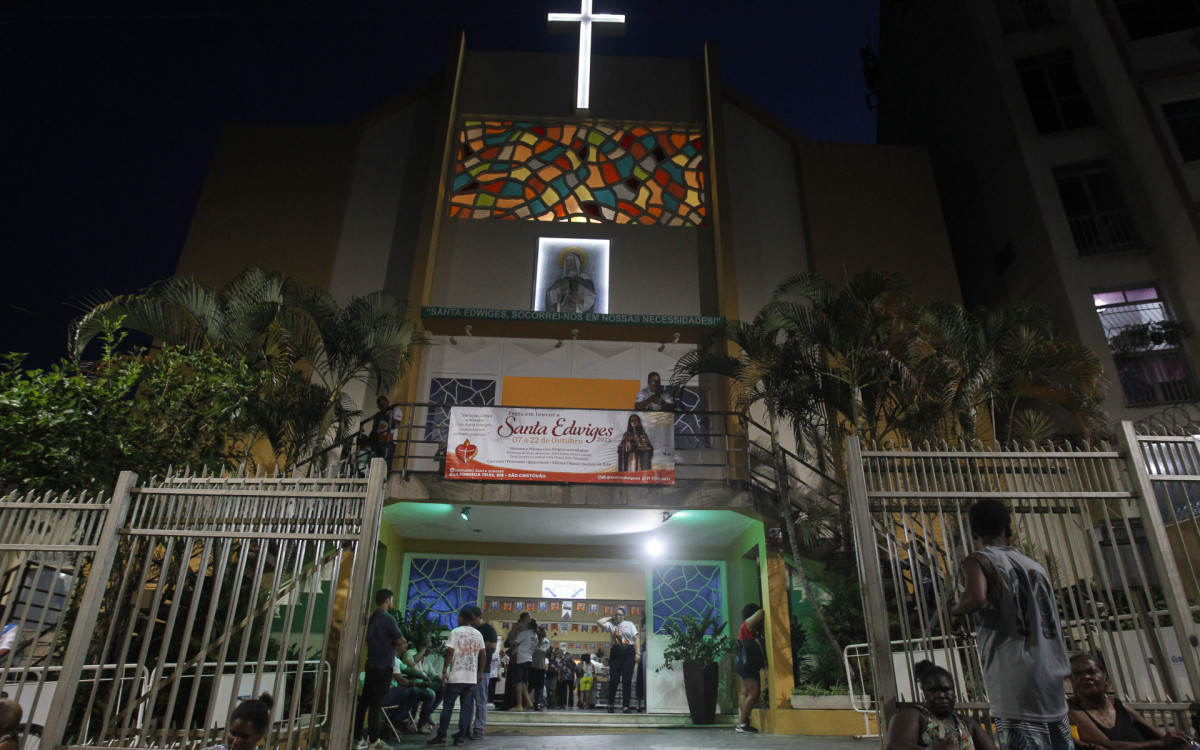 Missa em homenagem ao dia de Santa Edwiges, nesta segunda-feira (16).