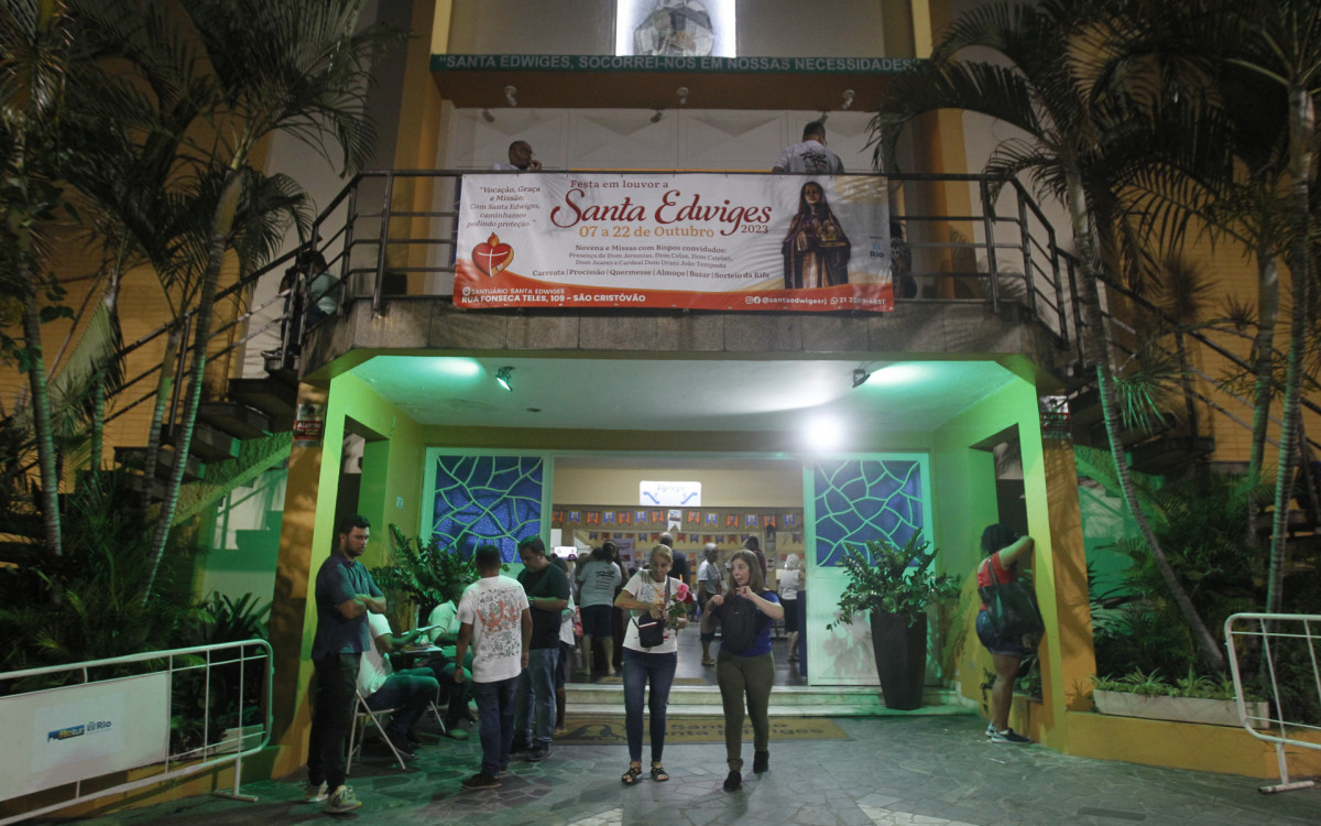 Missa em homenagem ao dia de Santa Edwiges, nesta segunda-feira (16).