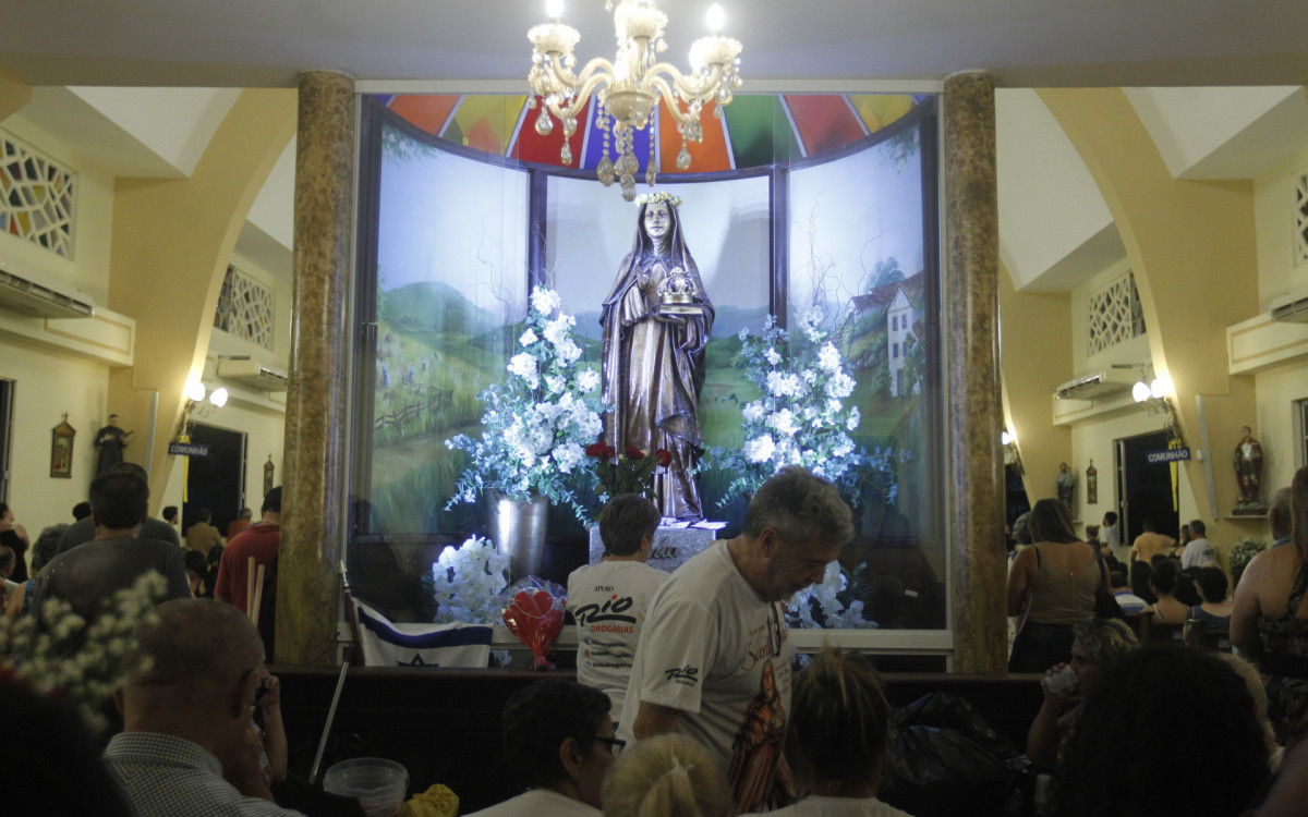 Missa em homenagem ao dia de Santa Edwiges, nesta segunda-feira (16).