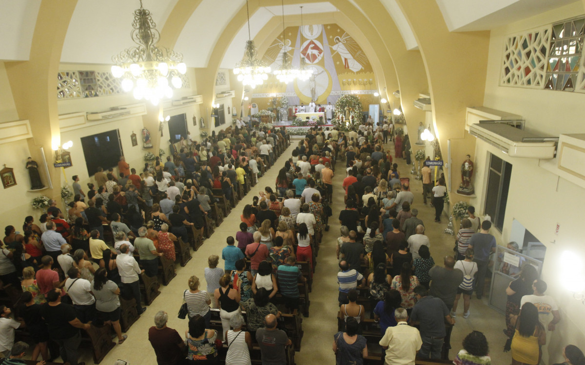 Missa em homenagem ao dia de Santa Edwiges, nesta segunda-feira (16).