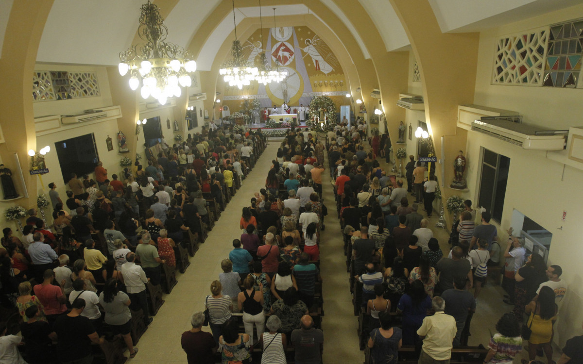 Missa em homenagem ao dia de Santa Edwiges, nesta segunda-feira (16).