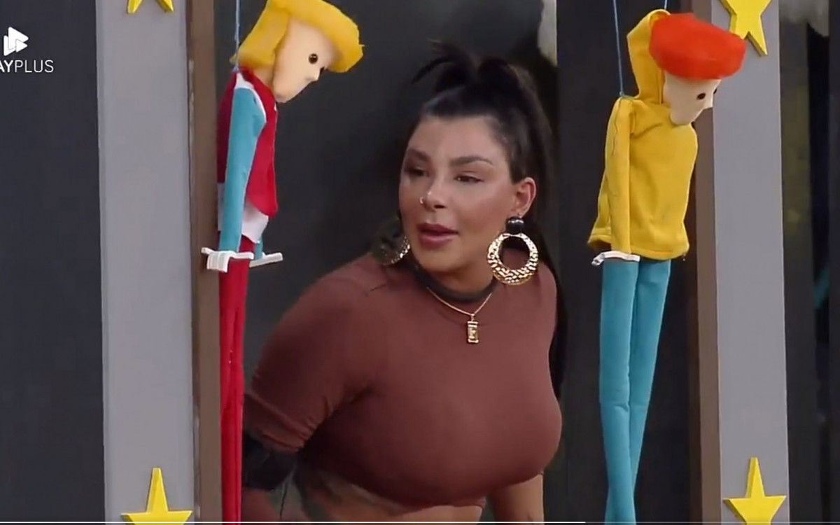 Jenny Miranda e Kally brigam em 'A Fazenda' - Reprodução de vídeo / PlayPlus