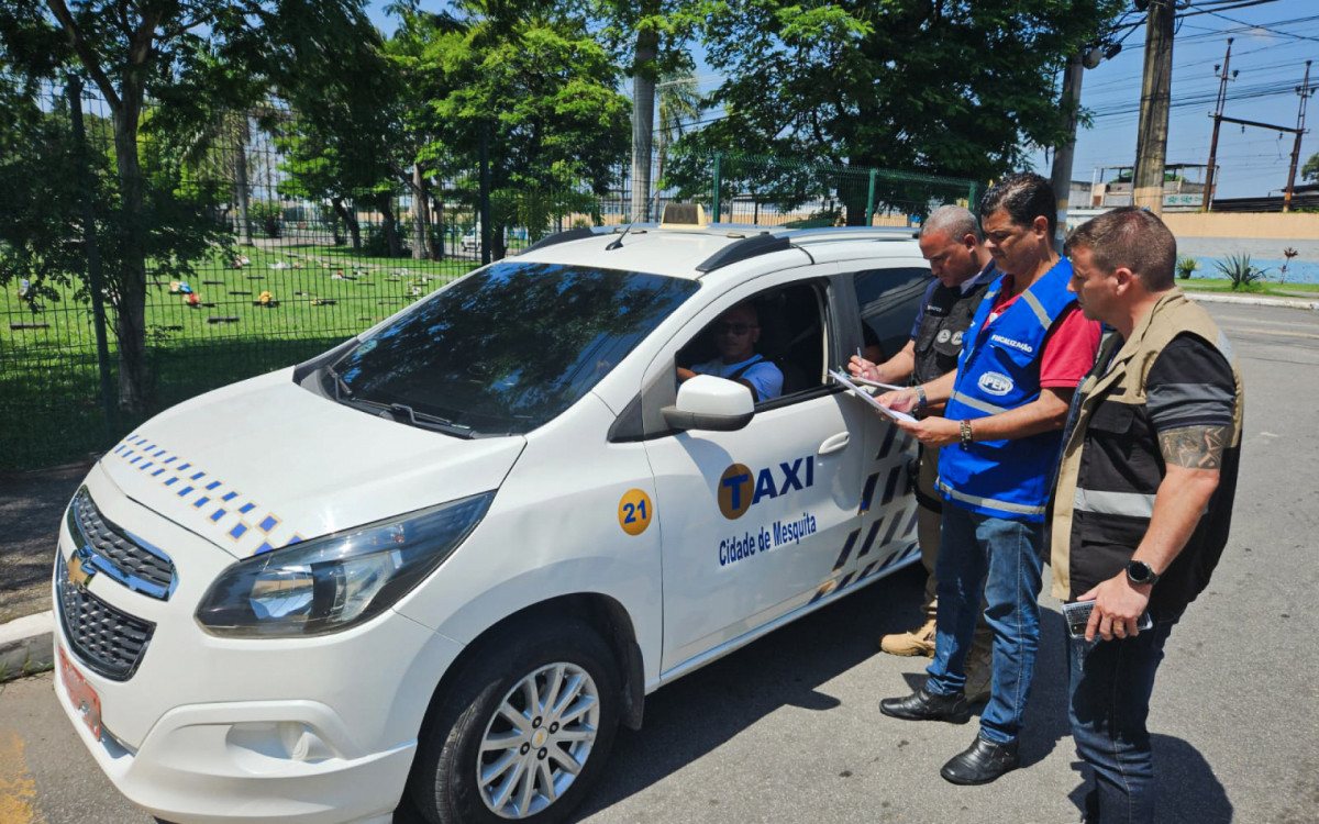 Taxímetros de Mesquita vistoriados pela prefeitura
