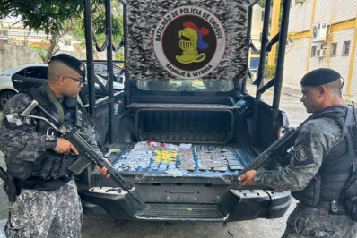 Choque realiza ação no Jacarezinho e prende dois suspeitos de tráfico de drogas