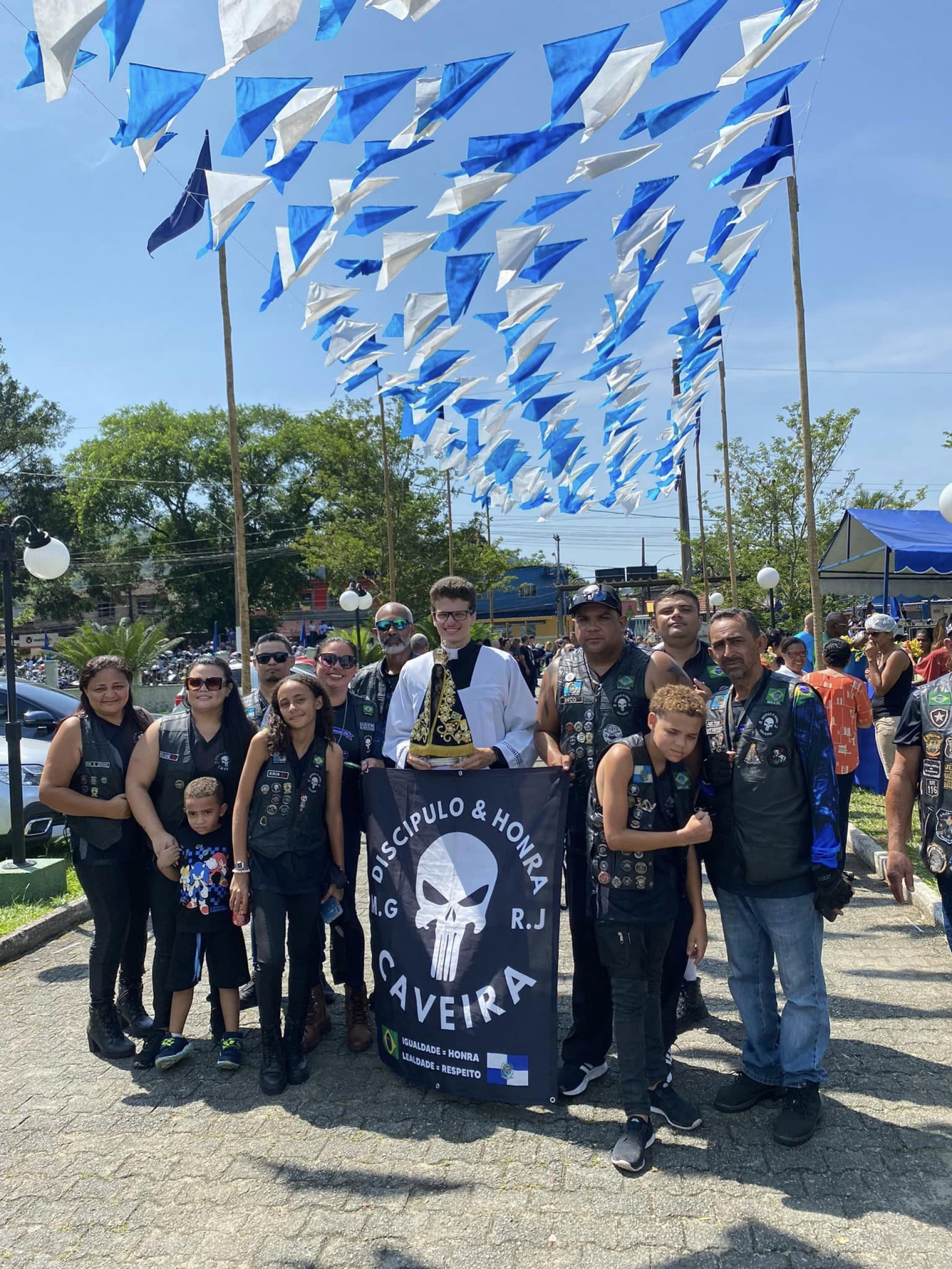 Motociata pelas ruas de Guapimirim em celebração ao dia de Nossa Senhora Aparecida