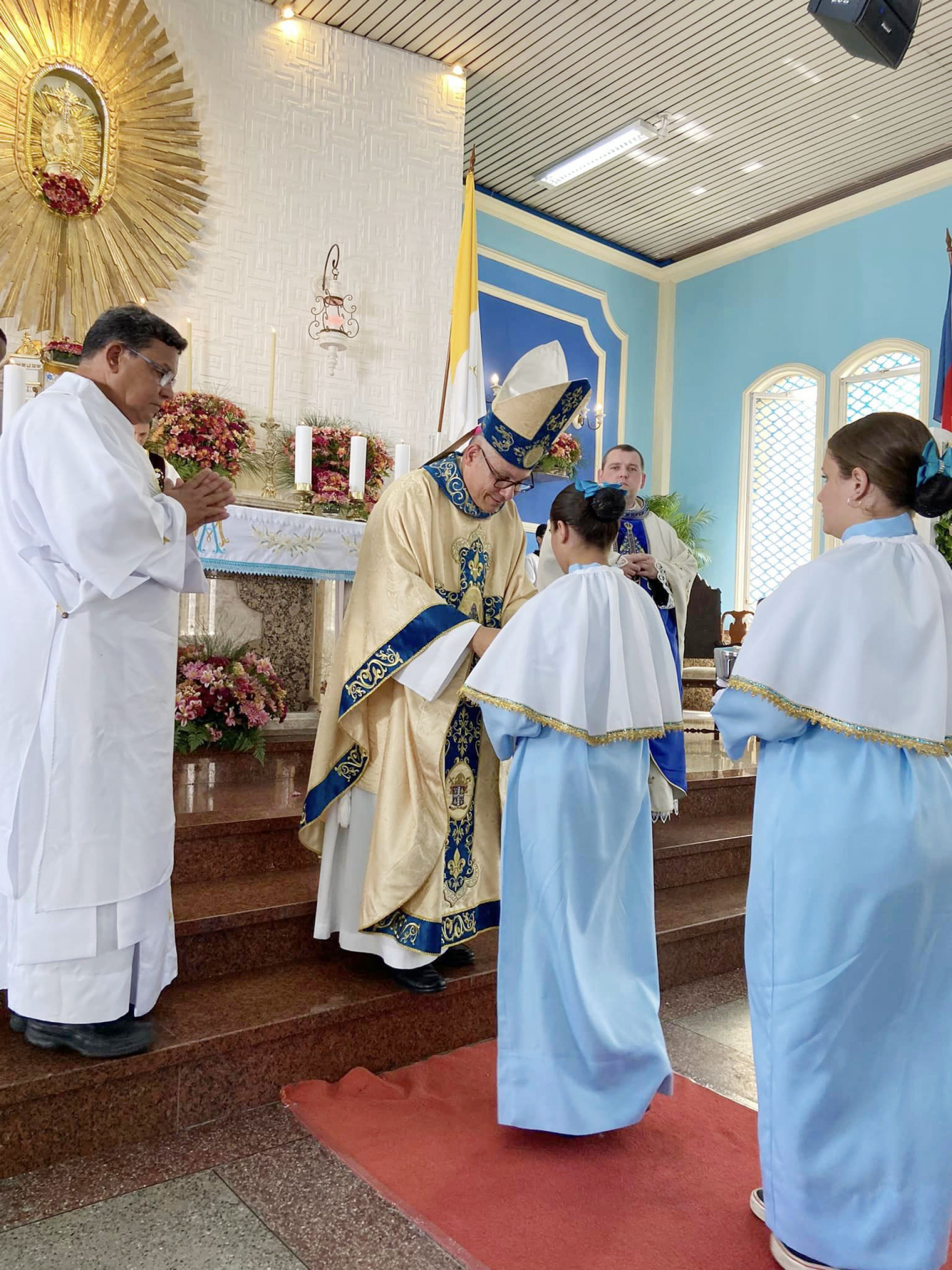 Bispo da Diocese de Petrópolis, Dom Gregório Paixão, realiza missa em Guapimirim