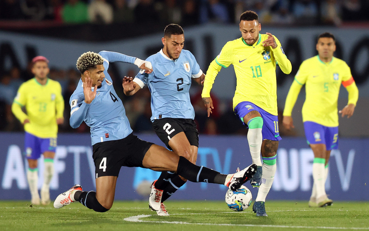 Uruguai x Brasil no Centenário vale muito mais do que um jogo - Lance!, jogo  de futebol que não vale pontos 