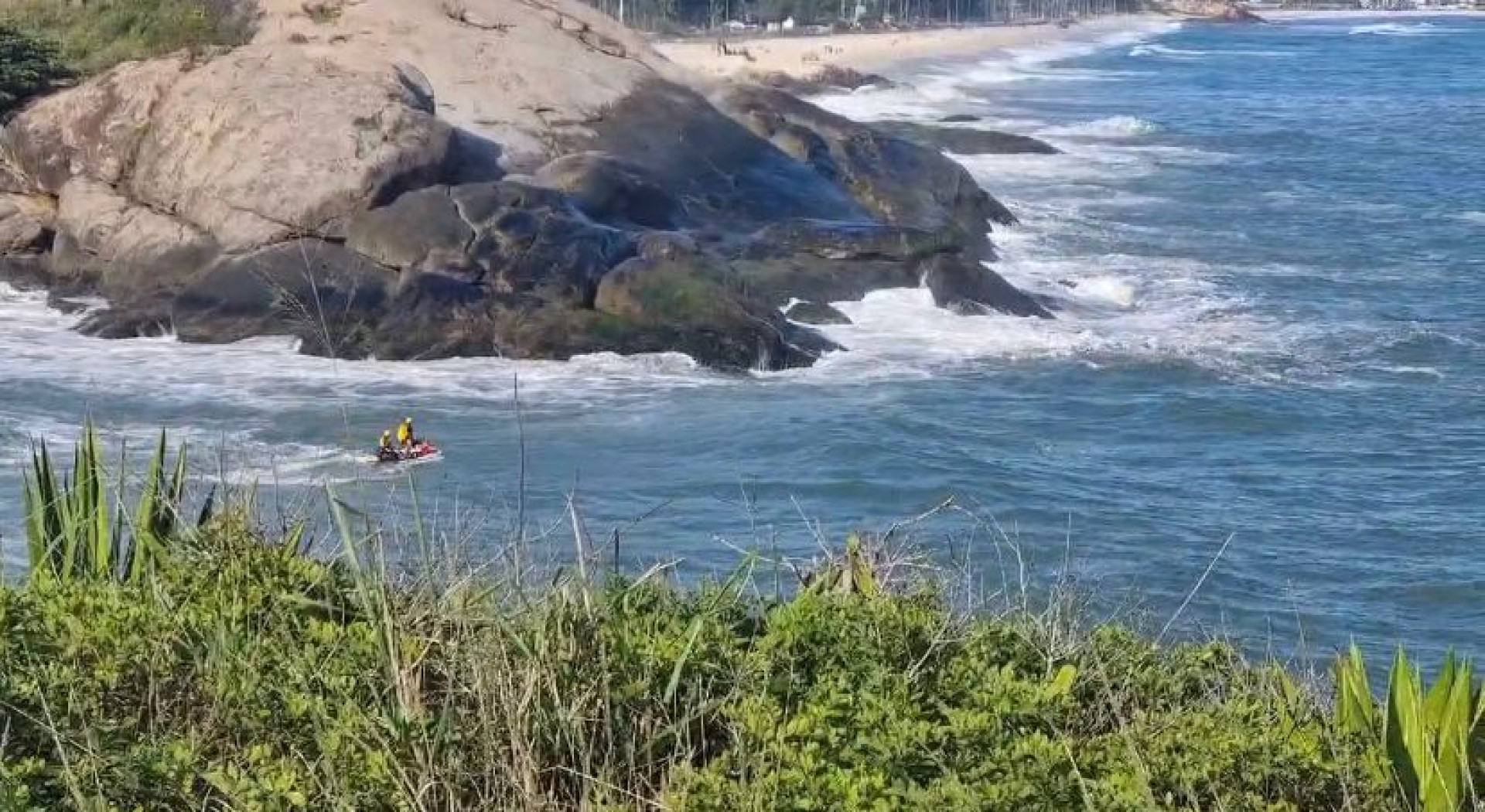 As buscas seguem ininterruptamente, sem data para acabar - Divulgação/Corpo de Bombeiros