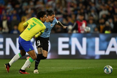 Brasil perde para o Uruguai e vê sequência invicta nas Eliminatórias chegar ao fim