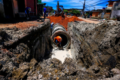 Prefeitura de Belford Roxo faz obras de pavimentação e drenagem na Estrada Aníbal da Mota