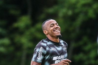 Marlon Freitas destaca volta por cima no Botafogo e exalta Artur Jorge: 'Potencializa meu futebol'