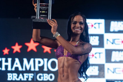 Fisiculturista morta em acidente com van é enterrada em Paciência