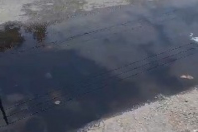 Morador denuncia esgoto a céu aberto em Cabo Frio: 