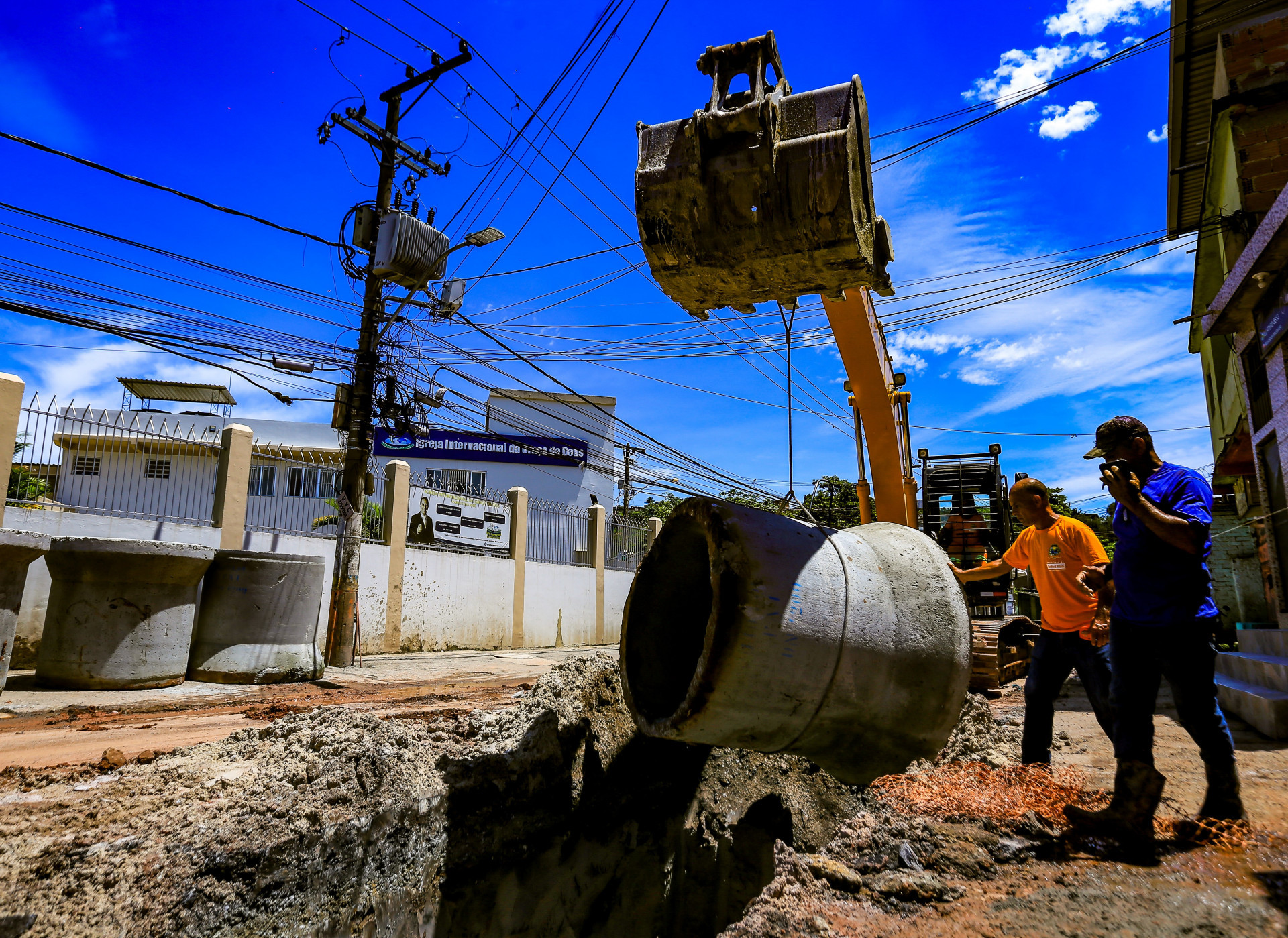 No total, est&atilde;o sendo feitos 400 metros de drenagem na An&iacute;bal da Mota - Rafael Barreto / PMBR