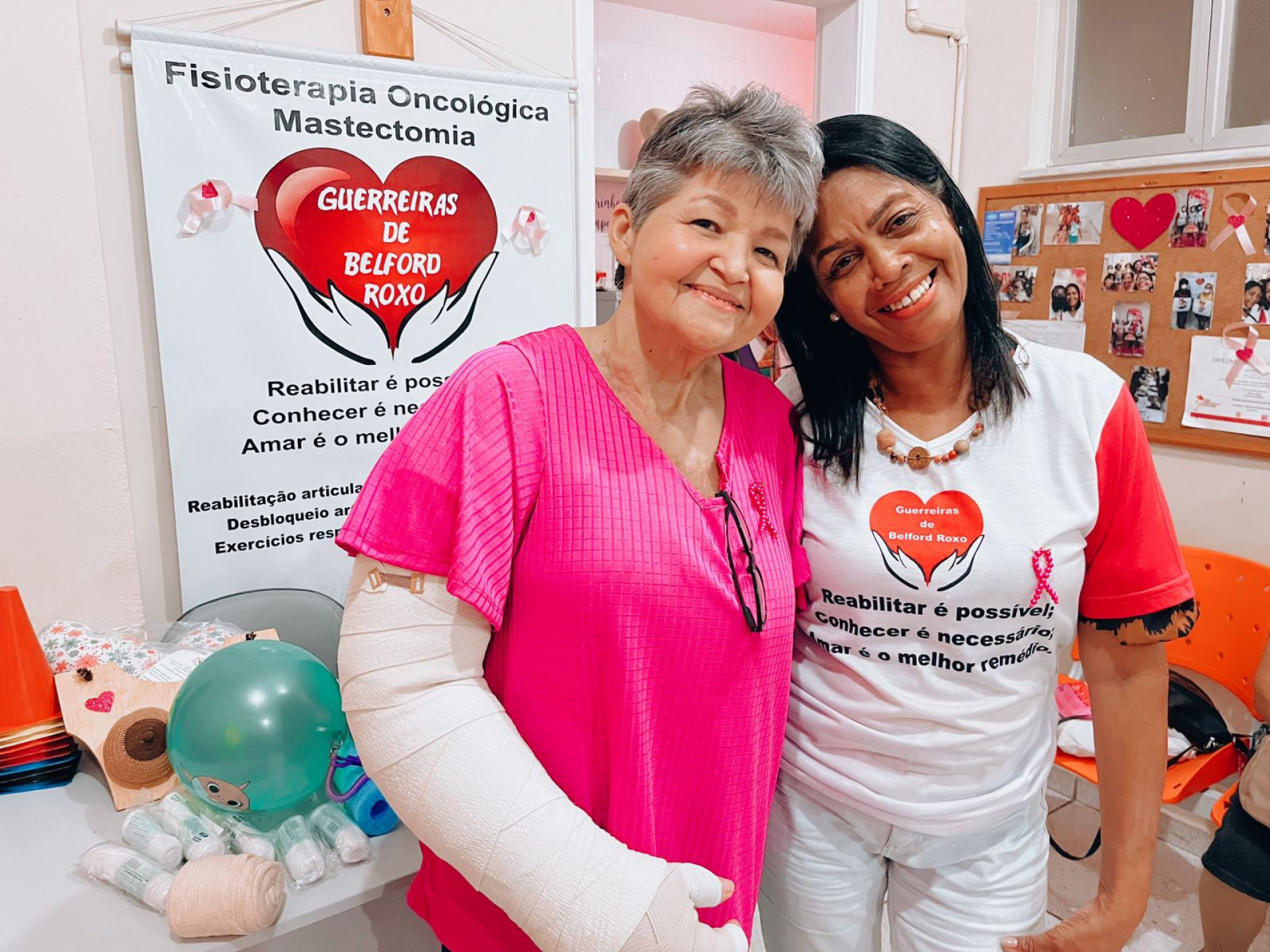 Alexandra Oliveira recebe o carinho e a aten&ccedil;&atilde;o da fisioterapeuta Tania Ribeiro - Zayra Lisboa/PMBR