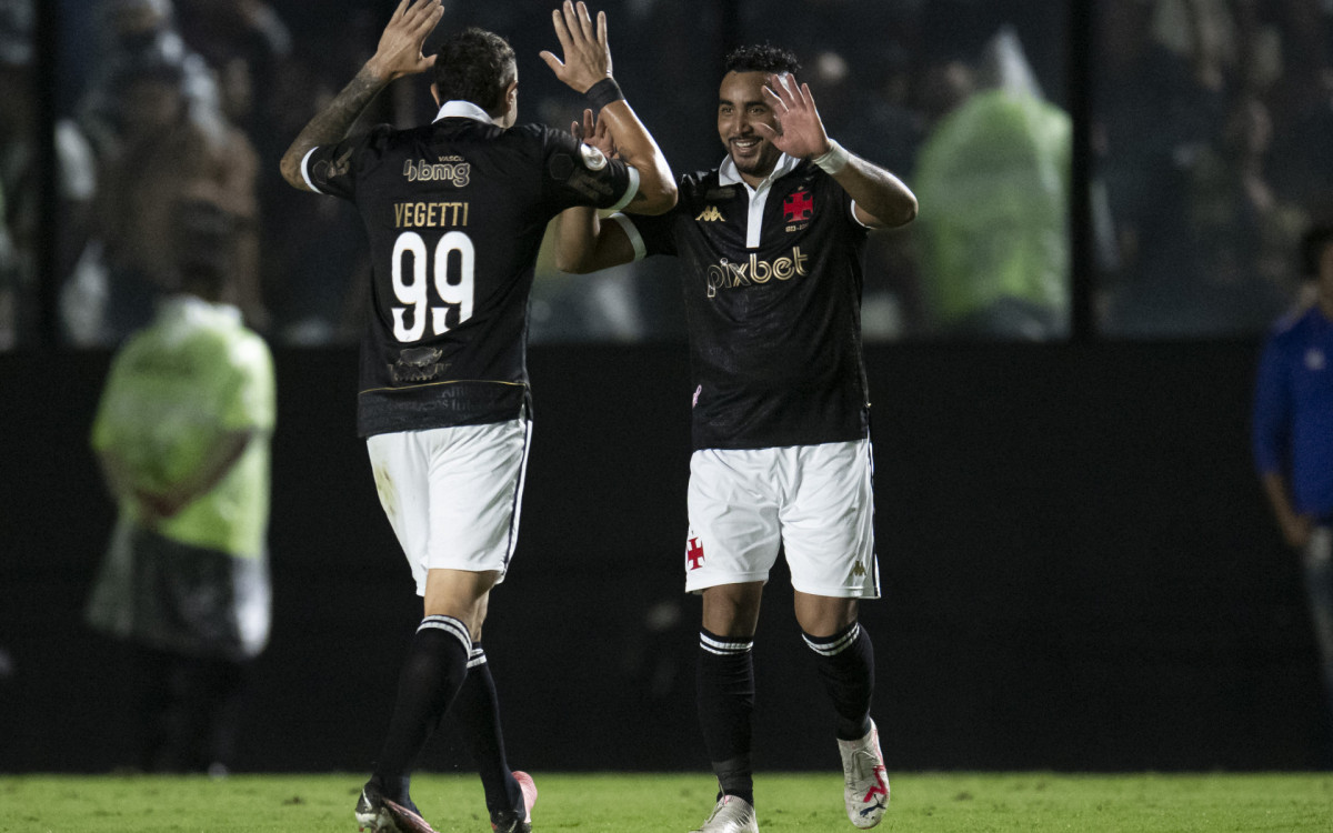 Titular em todos os jogos, Léo Jardim pode ser a salvação do Vasco