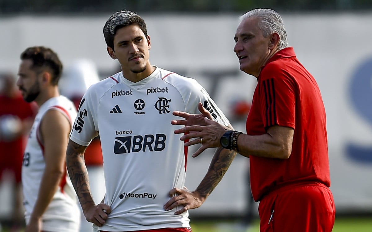 Tite conversa com Pedro: atacante segue titular no Flamengo
