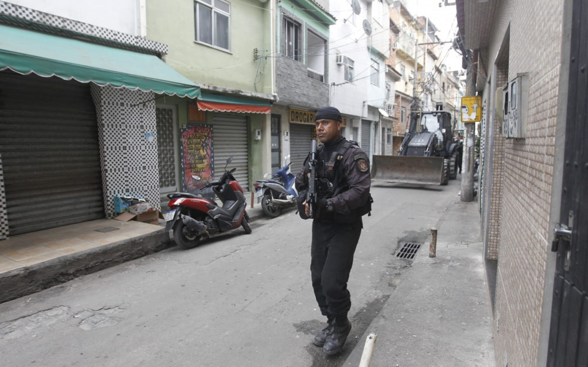 Agentes do Bope atuam no Complexo da Maré na manhã desta quinta-feira (18) - Reginaldo Pimenta/Agência O DIA