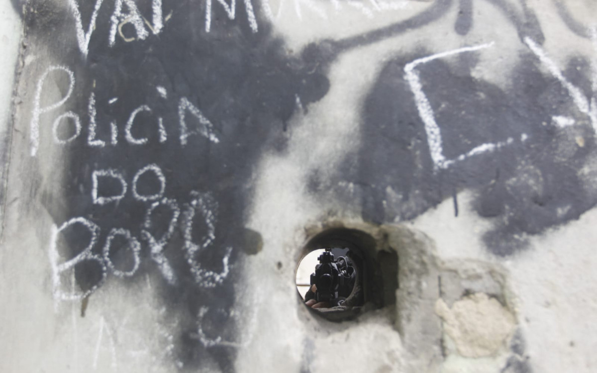 Agentes do Bope atuam no Complexo da Maré na manhã desta quinta-feira (18) - Reginaldo Pimenta/Agência O DIA