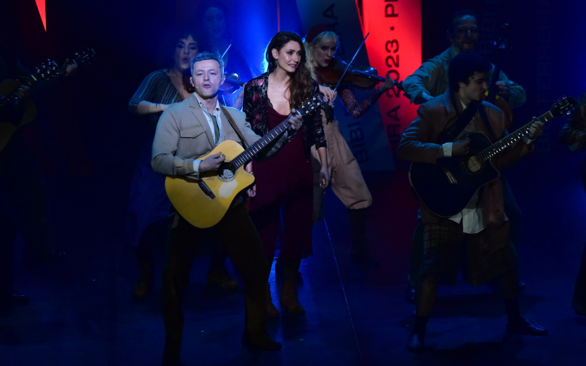 Lucas Lima e Bruna Guerin se apresentam no Prêmio Bibi Ferreira