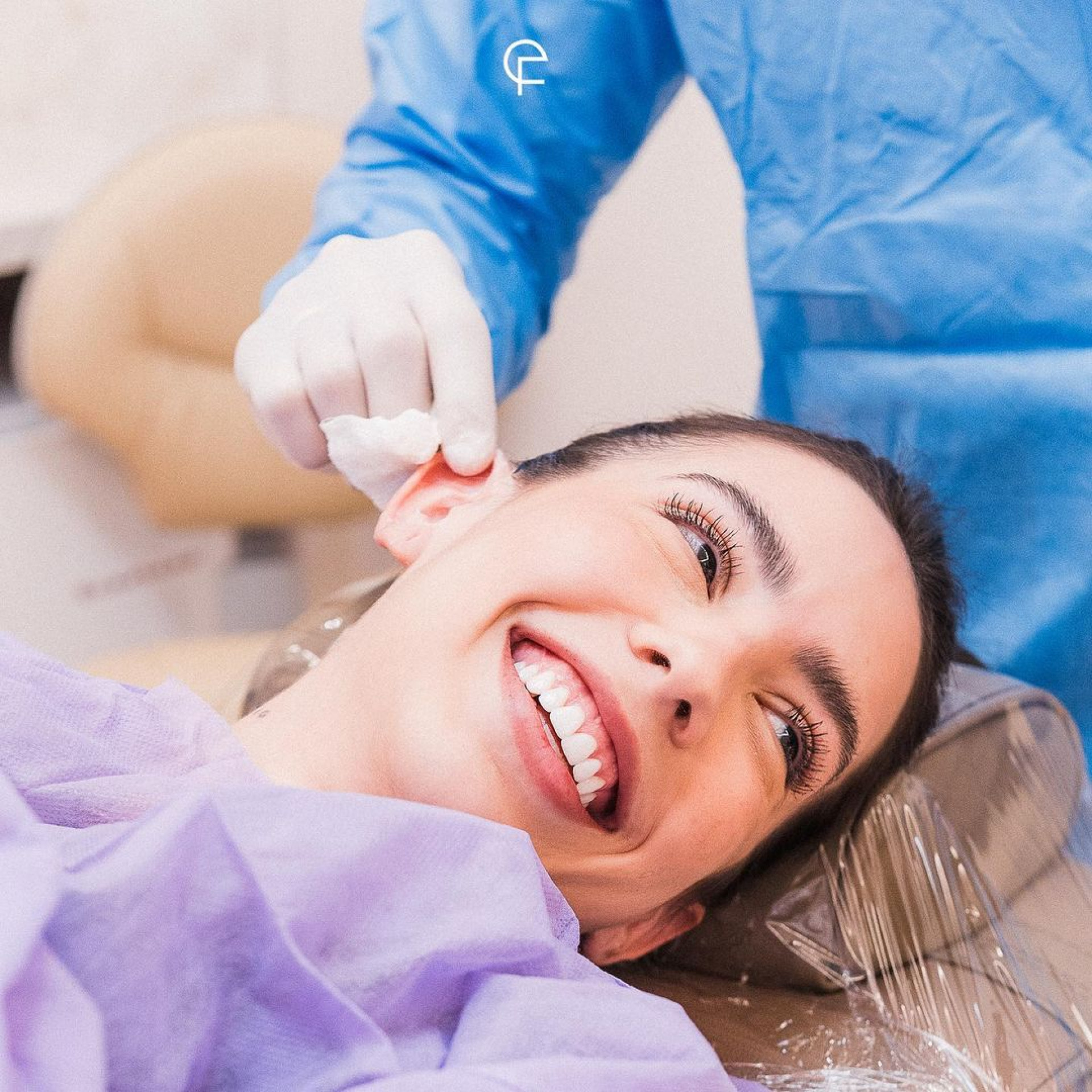 Gabi Brandt realiza procedimento estético para 'fechar' orelhas - Reprodução