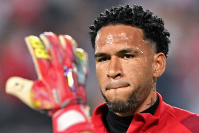 Vídeo: Goleiro do Peru arremessa celular de torcedor após derrota para Argentina