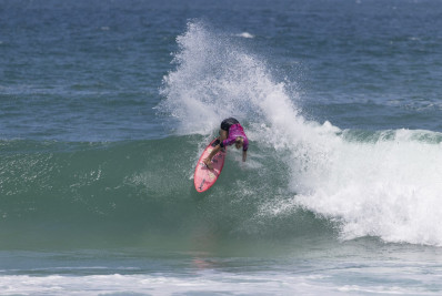 Competição masculina do Corona Saquarema Pro deve retomar nesta quinta-feira na Praia de Itaúna