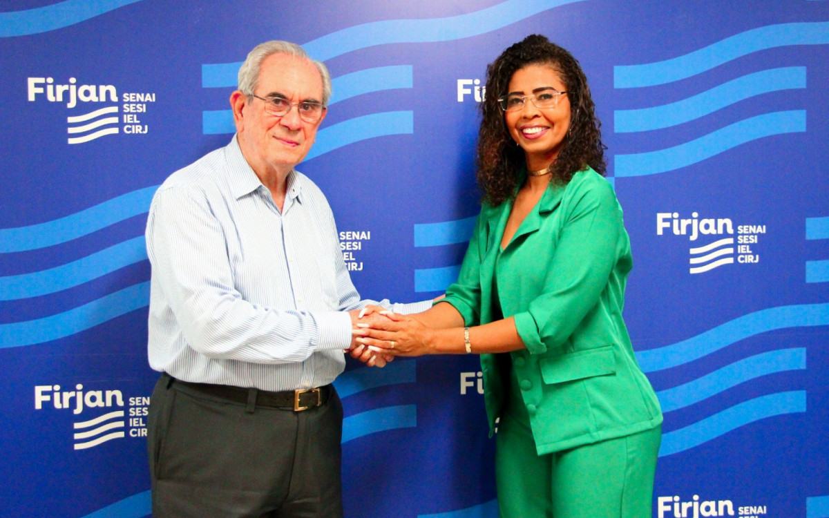 Roberto Leverone e Enira Ranuzia celebram a assinatura do conv&ecirc;nio da Firjan com Belford Roxo