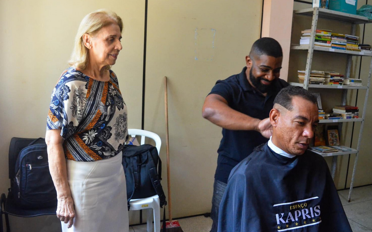 A Secretária Municipal de Assistência Social Almerinda de Carvalho participou da ação 