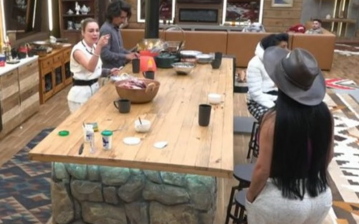 Rachel Sheherazade discute com Jenny por conta das tarefas - Reprodução Internet