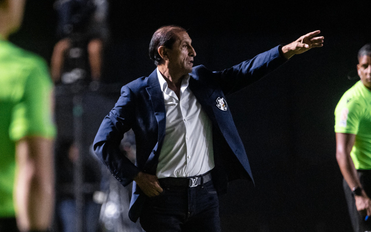 O técnico Ramón Díaz vem fazendo do estádio uma grande fortaleza