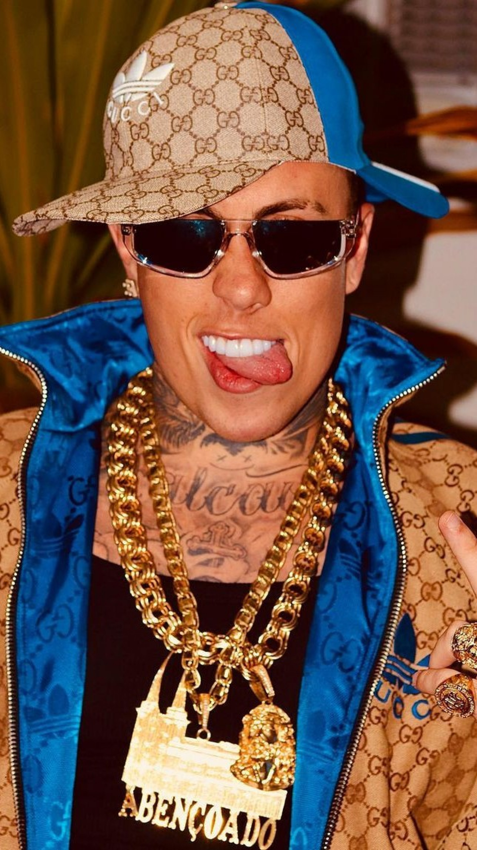 Em seu perfil, o MC fez quest&atilde;o de filmar todos que estavam na mesa, revelando que Yasmin estava sentada logo ao seu lado. "Estamos aqui em um jantar especial de amigos, correto?", questiona ele no v&iacute;deo. "Aham", confirma a modelo - Reprodu&ccedil;&atilde;o / Instagram