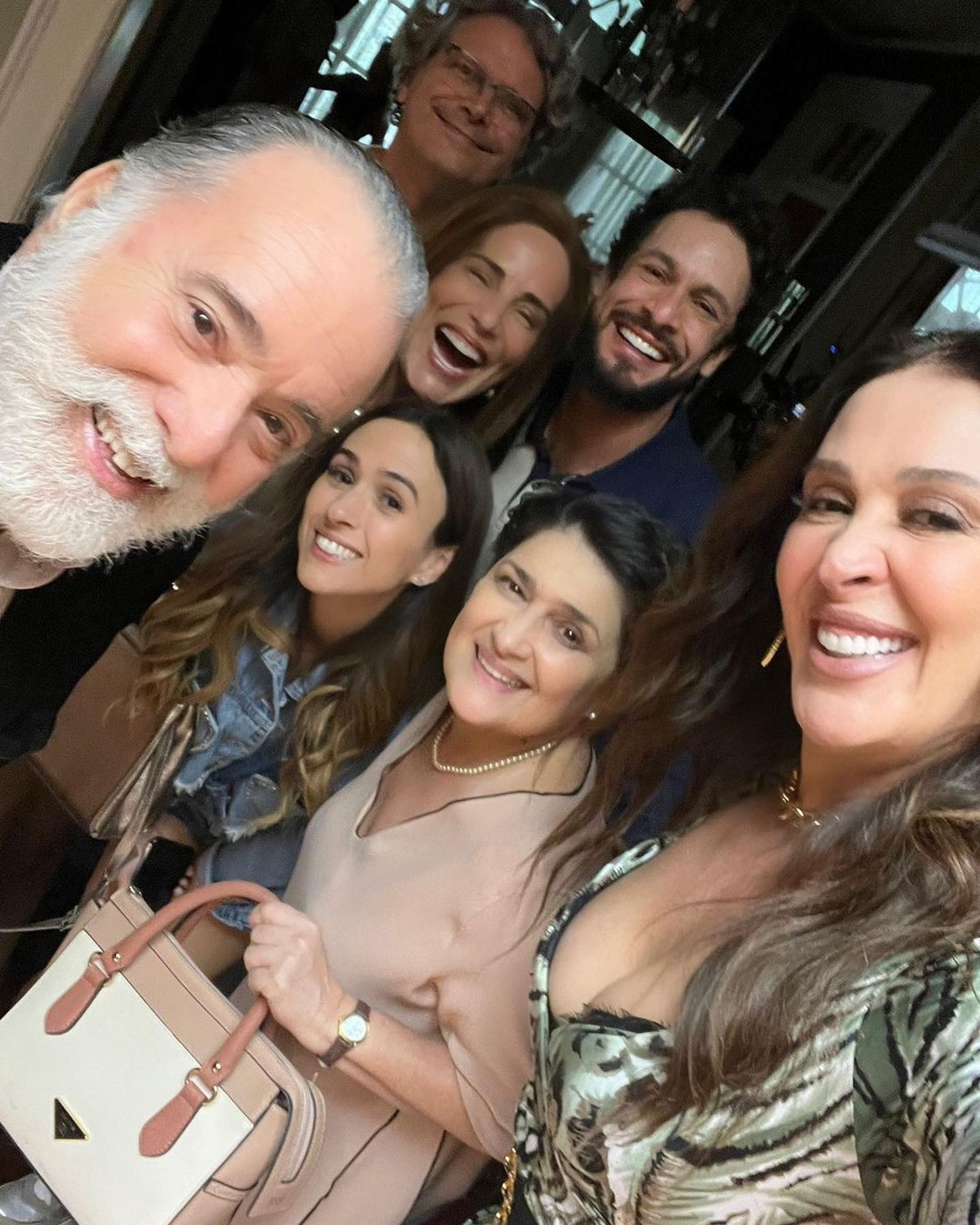 Claudia Raia posa com o elenco de 'Terra e Paixão' - Reprodução do Instagram