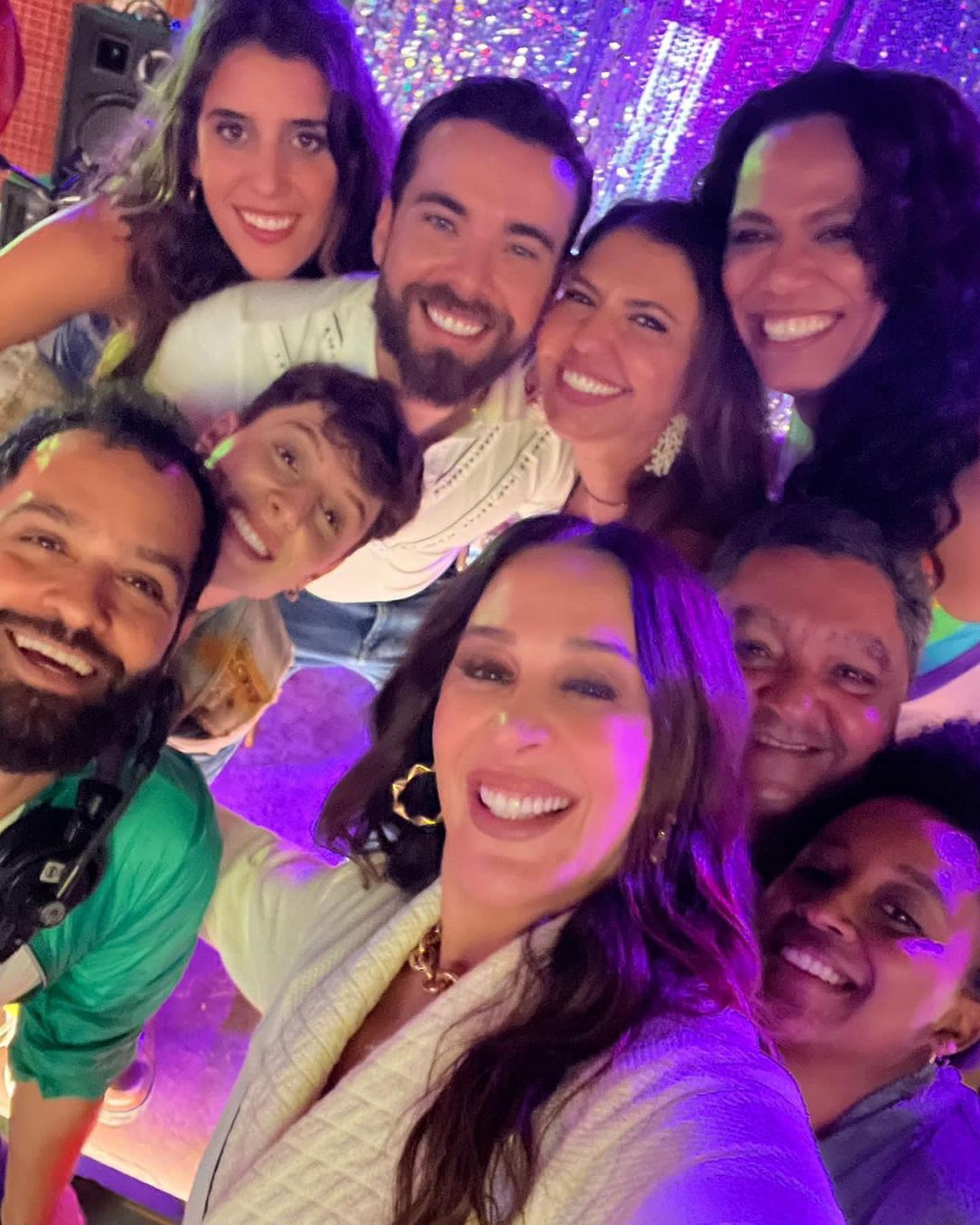 Claudia Raia posa com o elenco de 'Terra e Paixão' - Reprodução do Instagram